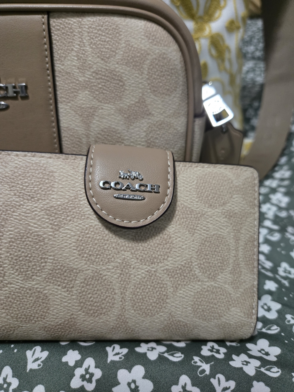 Coach Tan Signature Crossbody Bag with Matching Wallet - Picture 2 of 9